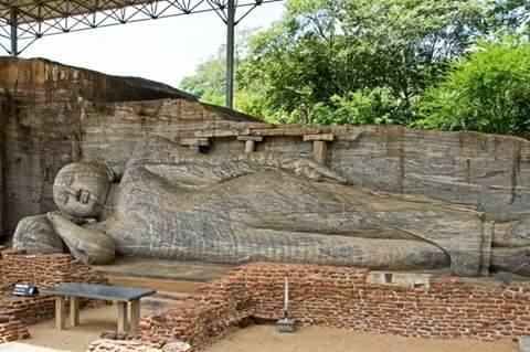 Parakum Rest Rooms โปลอนนารูวา ภายนอก รูปภาพ